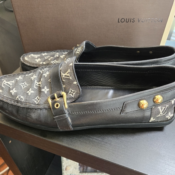 Louis Vuitton - Picture 6 of 7